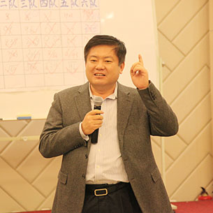 舒忠峰  集團公司董事長、總經理